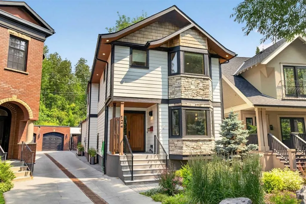 124 Garden Crescent SW — photo 2