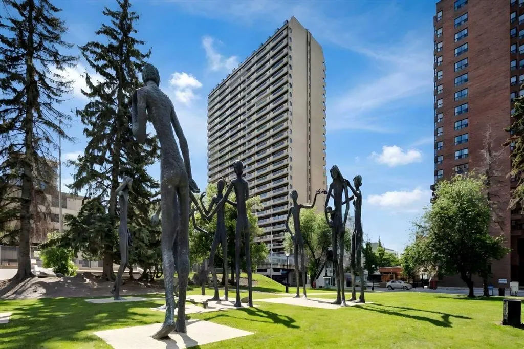 221 6 Avenue SE #2012 — photo 1