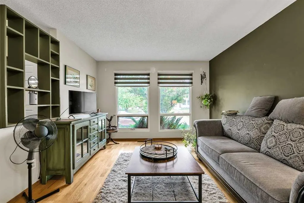151 Midbend Place SE — photo 3