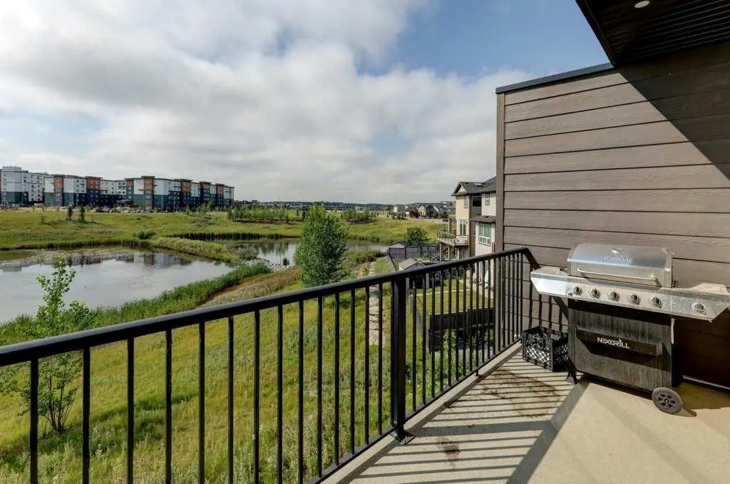 305 Skyview Ranch Circle NE — photo 2
