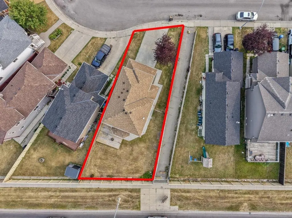 187 Martinvalley Crescent NE — photo 2