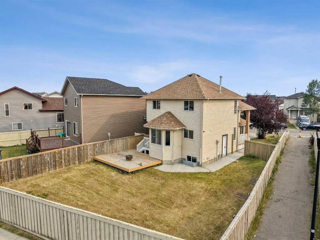 187 Martinvalley Crescent NE — photo 3