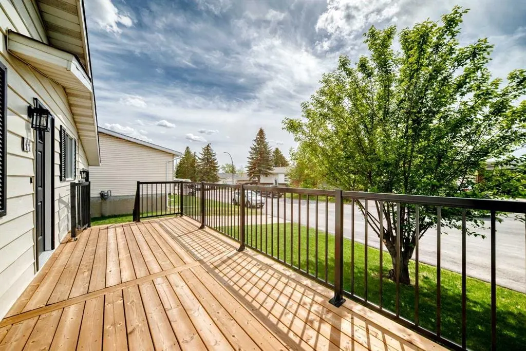 11 Huntstrom Place NE — photo 3