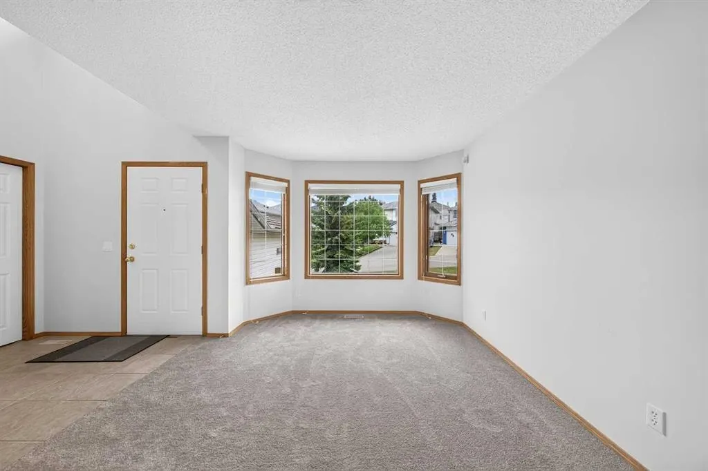 307 Edgeridge Gardens NW — photo 3