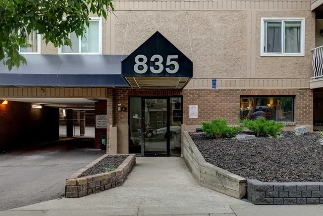 835 19 Avenue SW #206