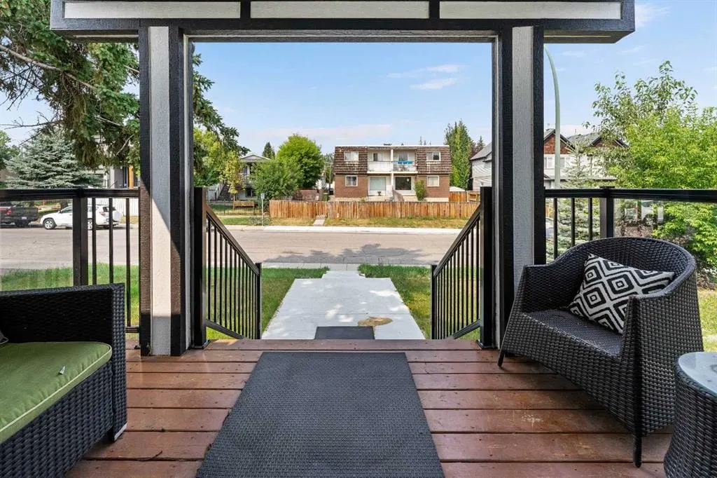 2415 22 Avenue SW — photo 3