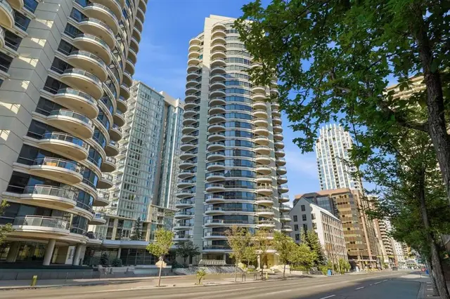 1078 6 Avenue SW #305