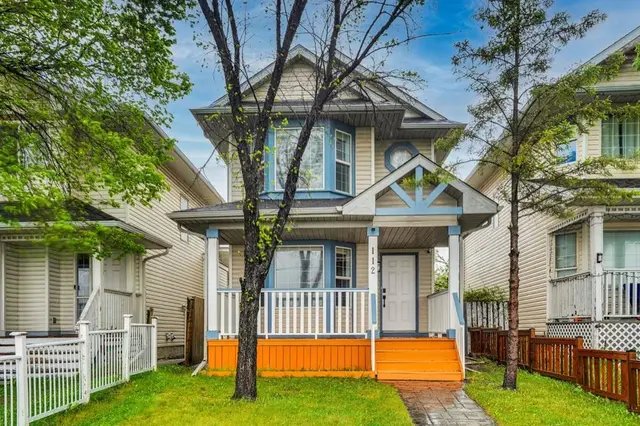 112 Martinglen Close NE