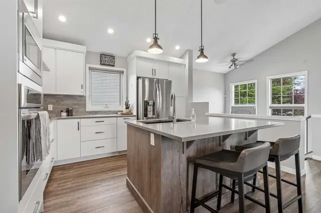 230 Mt Lorette Place SE