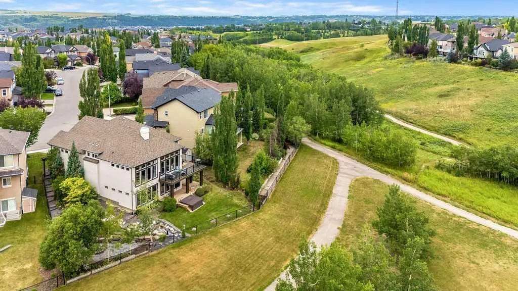 22 Tuscany Estates Crescent NW — photo 2