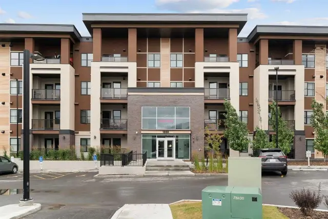 81 Arbour Lake View NW #1112