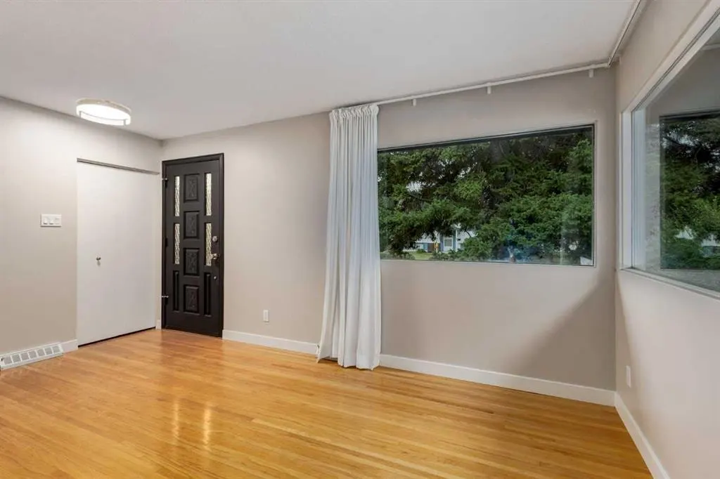 30 Hutton Place SW — photo 2