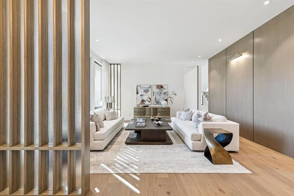 14 Lissington Drive SW — photo 3