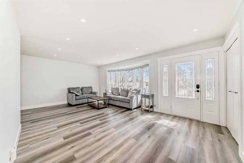 204 Whiteview Close NE — photo 3