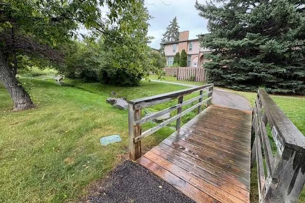 1011 Canterbury Drive SW #25 — photo 2