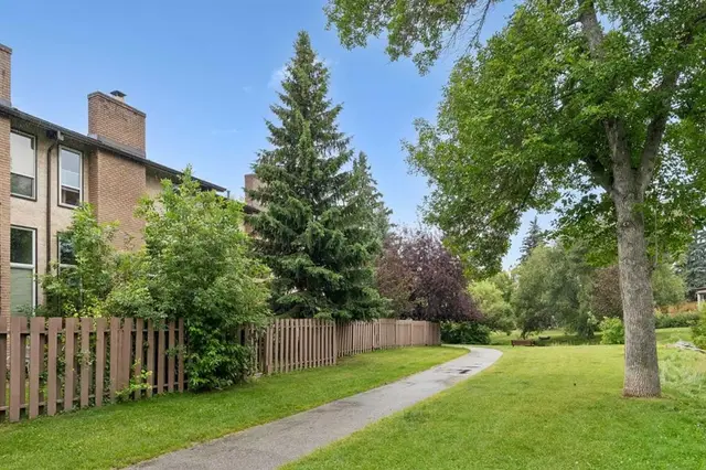 1011 Canterbury Drive SW #25