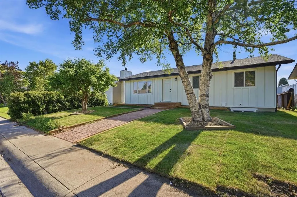 19 Mardale Crescent NE — photo 2