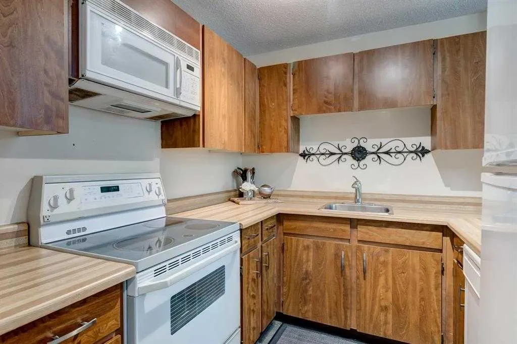 70 Glamis Drive SW #2135 — photo 2