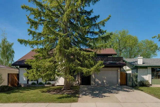 12 Oakvale Place SW