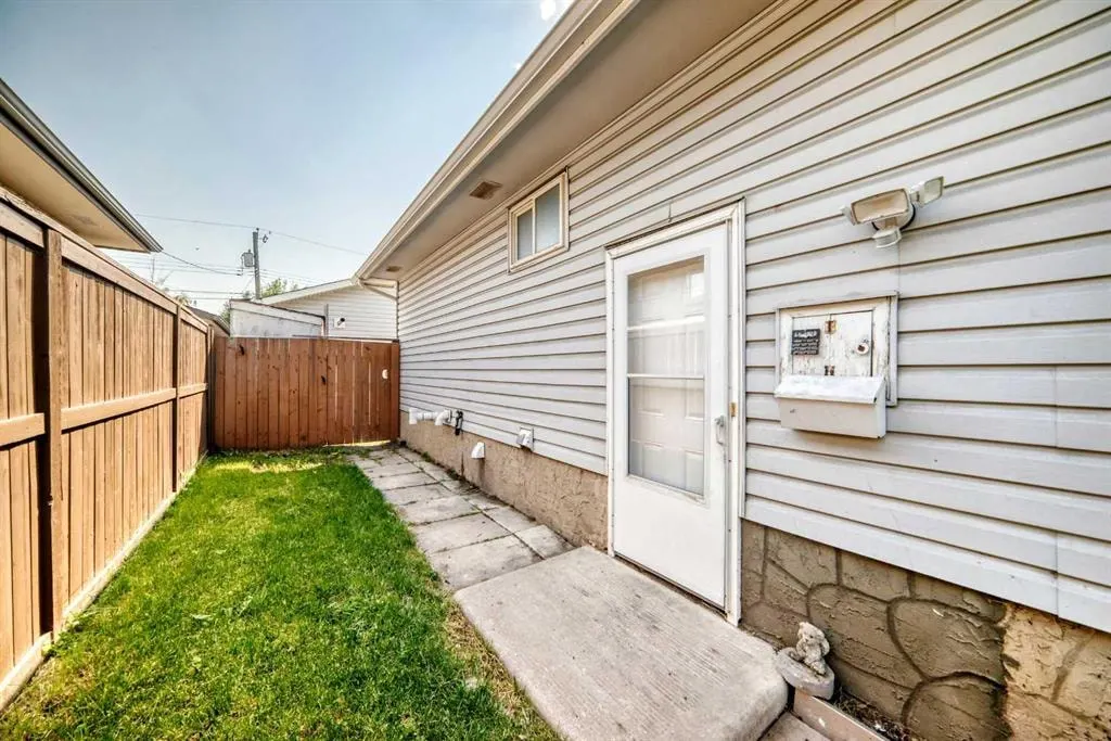 152 Maranda Close NE — photo 3