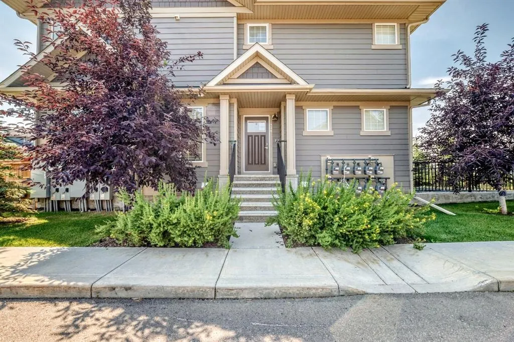 428 Cranbrook Square SE — photo 2