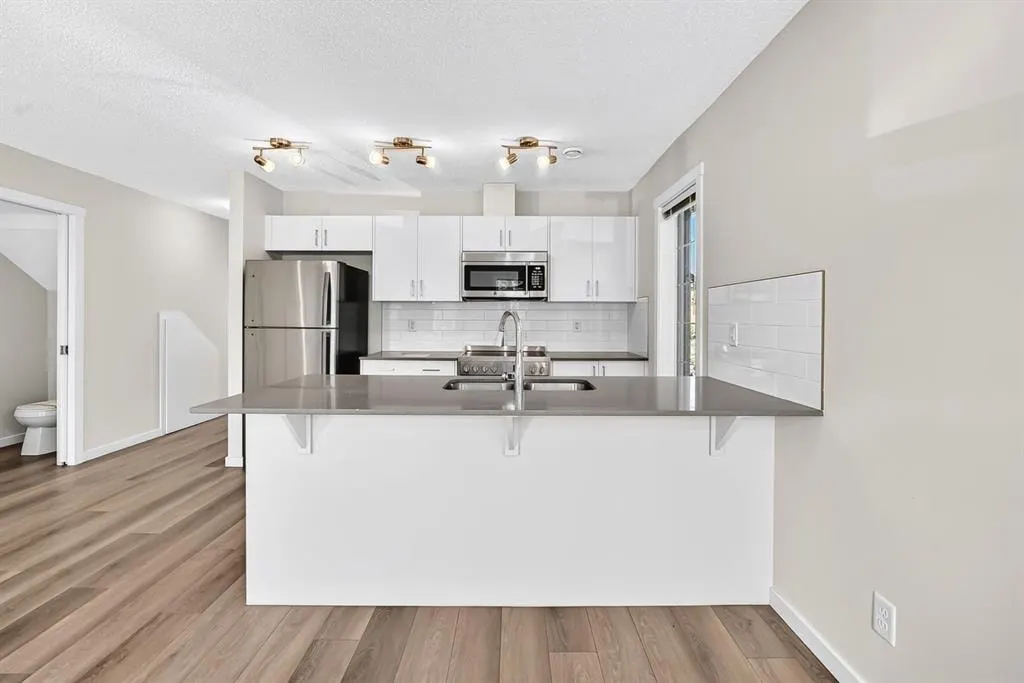 428 Cranbrook Square SE — photo 3