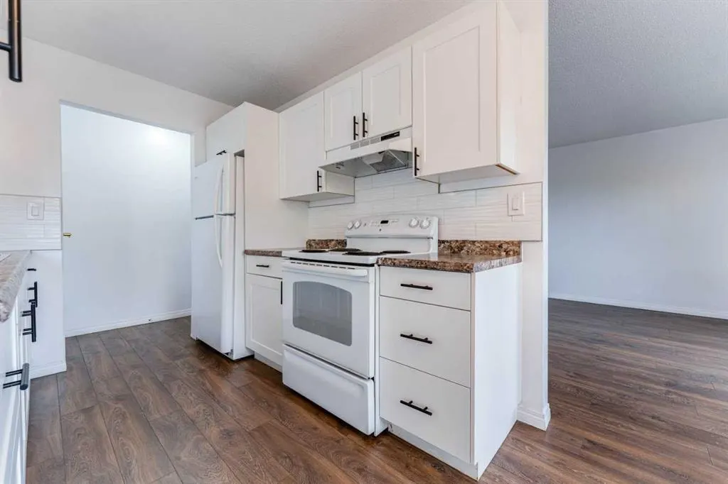 2906 Doverville Crescent SE — photo 3