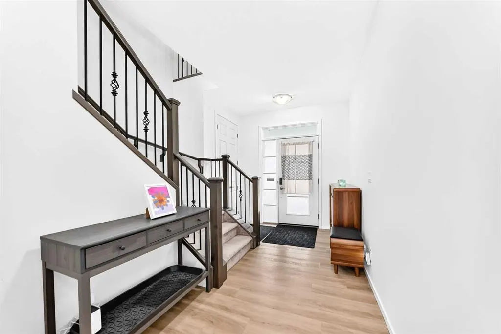 149 Carrington Crescent NW — photo 3