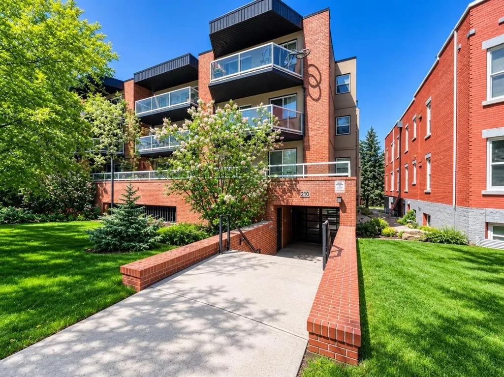 210 25 Avenue SW #10 — photo 1