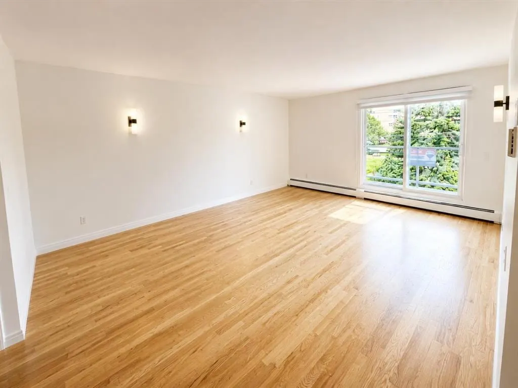 210 25 Avenue SW #10 — photo 3