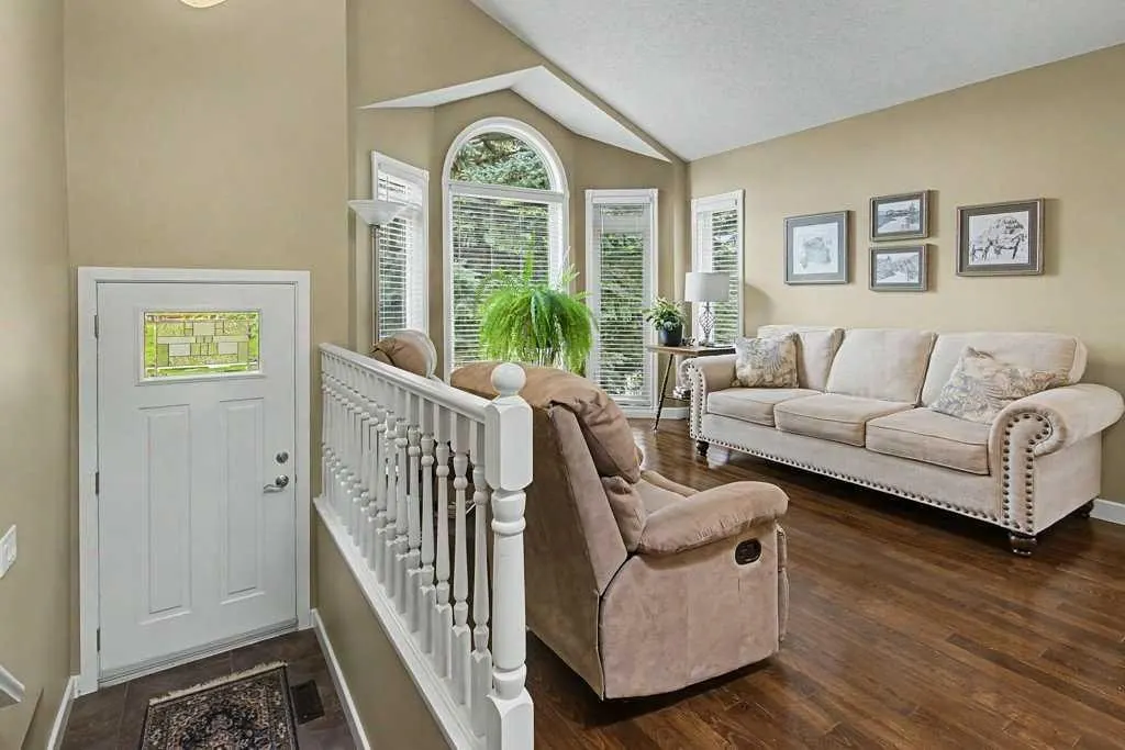43 Riverside Road SE — photo 2
