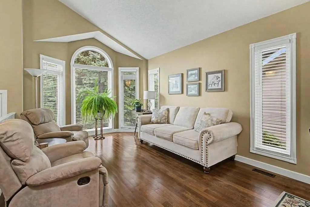 43 Riverside Road SE — photo 3