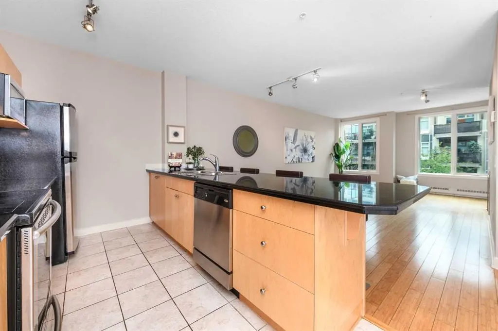 328 21 Avenue SW #310 — photo 3