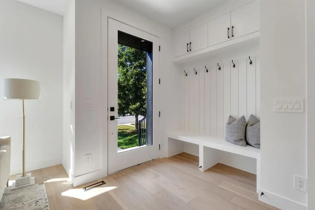 520 22 Avenue NW — photo 3