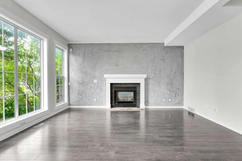 7097 Laguna Way NE — photo 3