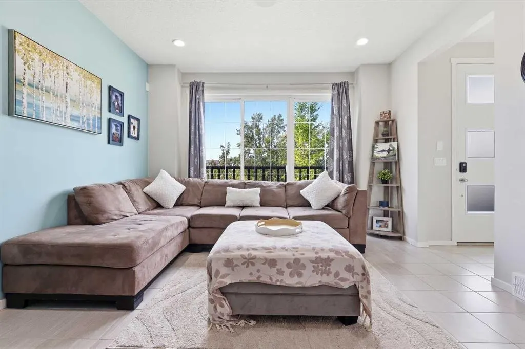 611 Walden Drive SE — photo 2