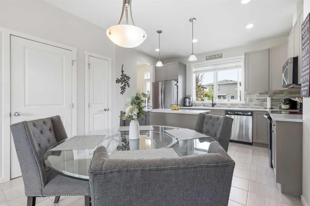 611 Walden Drive SE — photo 3