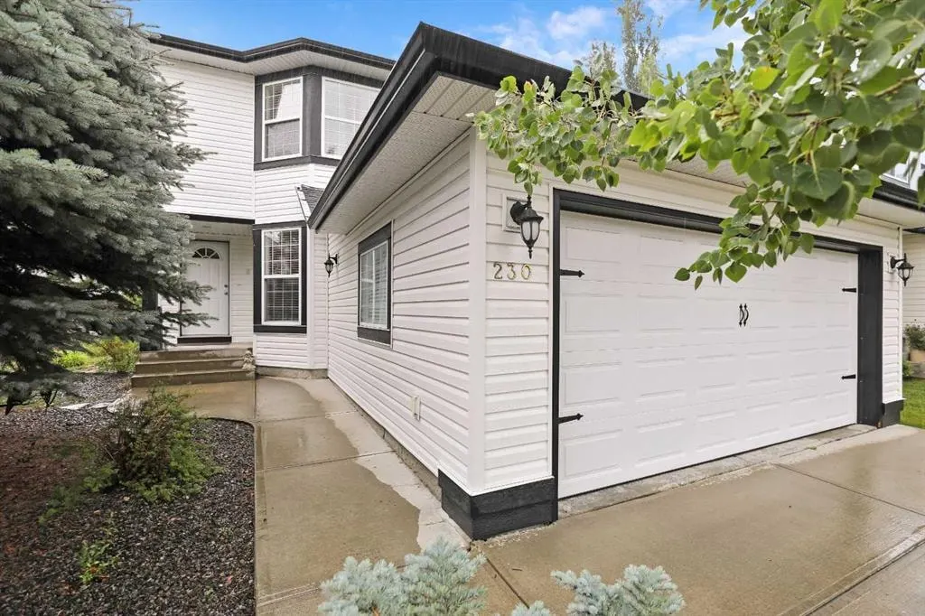 230 Shannon Square SW — photo 2