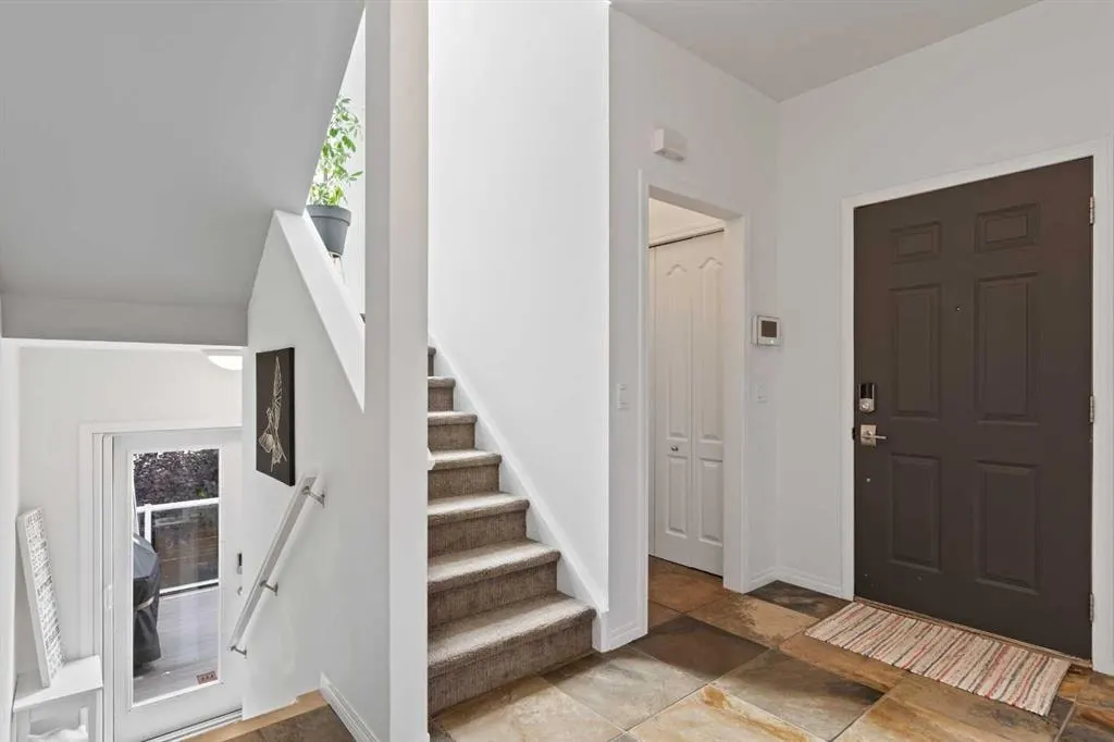 124 38A Avenue SW — photo 3