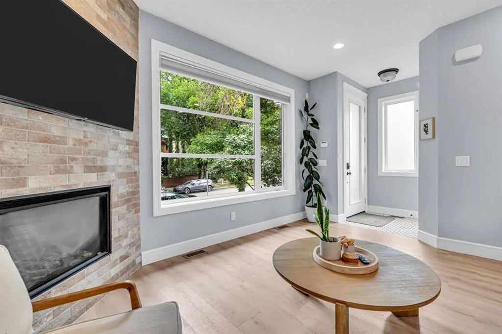 309 12 Avenue NE #1 — photo 3