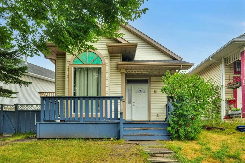 28 Martinridge Road NE — photo 3