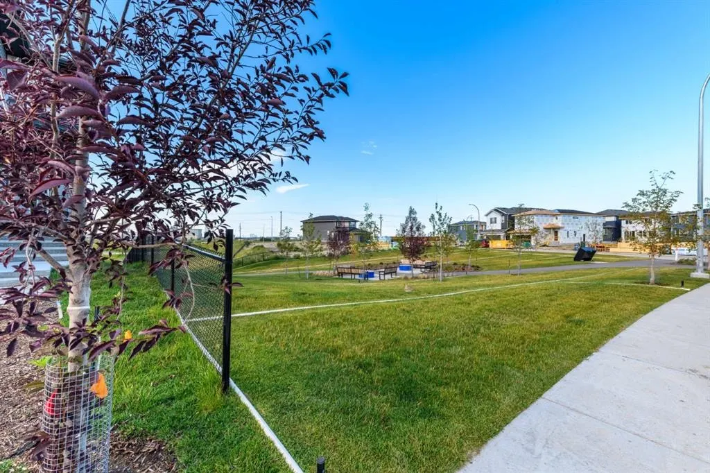 171 Corner Glen Grove NE — photo 3