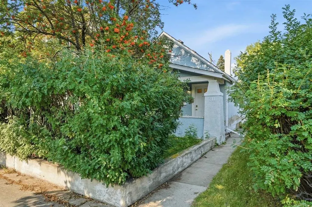 211 7 Street NE — photo 2