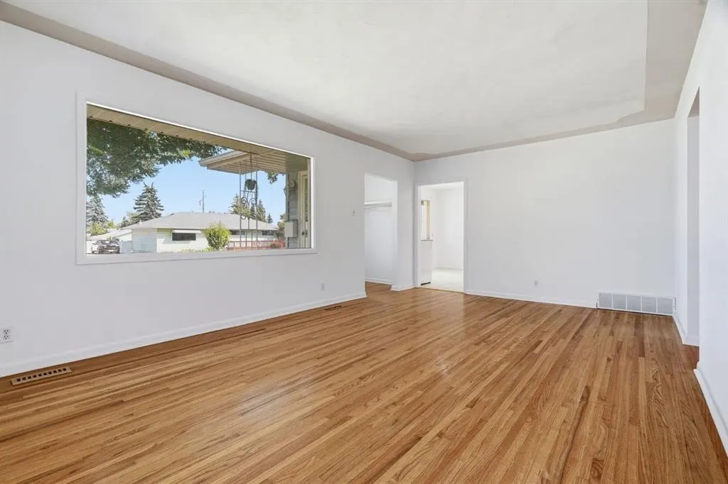 100 Westminster Drive SW — photo 3