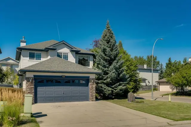 83 Panorama Hills Close NW