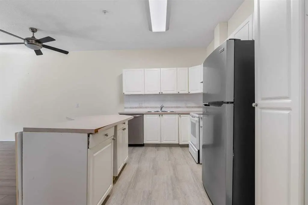 2850 51 Street SW #114 — photo 3