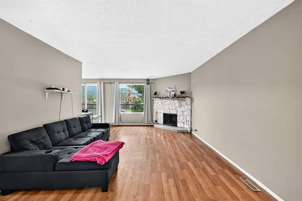 5126 Bowness Road NW — photo 3