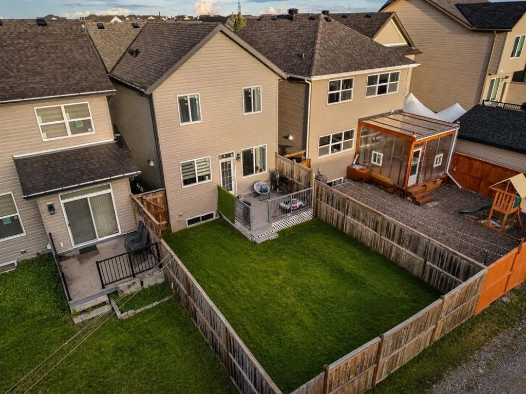 146 Skyview Point Crescent NE — photo 3