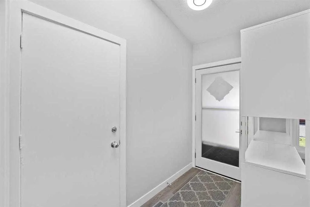 12 Cedargrove Road SW — photo 3