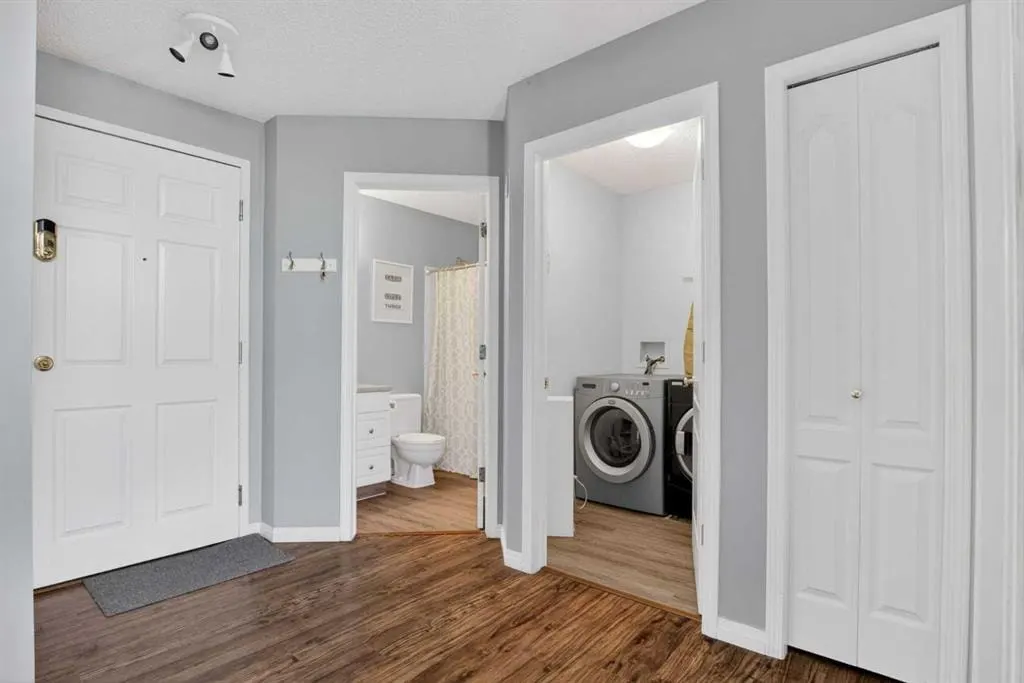10 Sierra Morena Mews SW #418 — photo 3